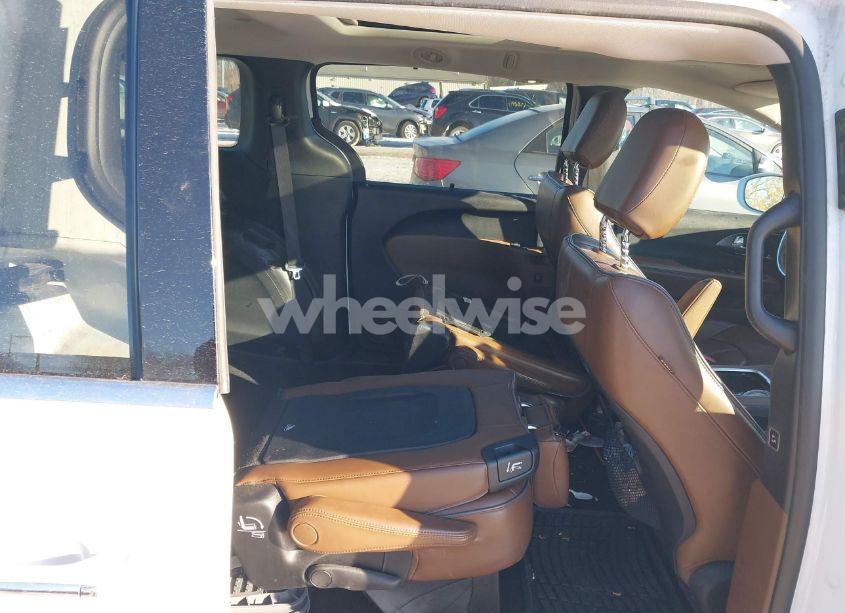 Photo 8 of 2017 Chrysler Pacifica LIMITED (VIN 2C4RC1GG8HR529771)