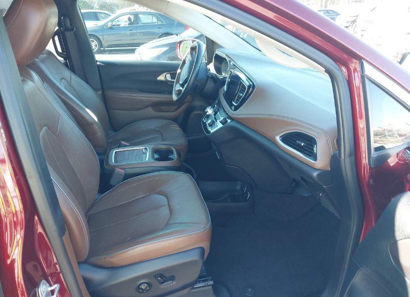 Photo 5 of 2017 Chrysler Pacifica LIMITED (VIN 2C4RC1GG8HR735348)