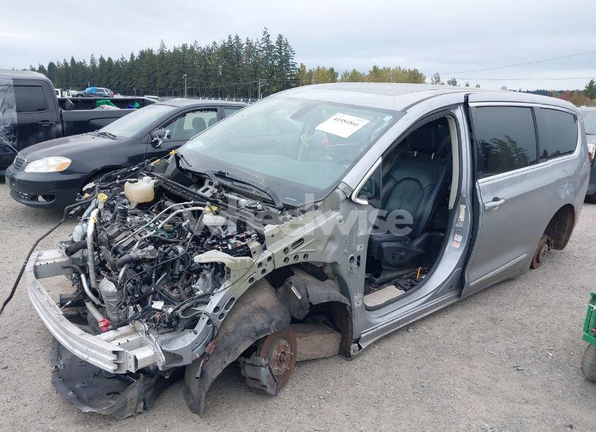 Photo 2 of 2018 Chrysler Pacifica LIMITED (VIN 2C4RC1GG8JR314221)