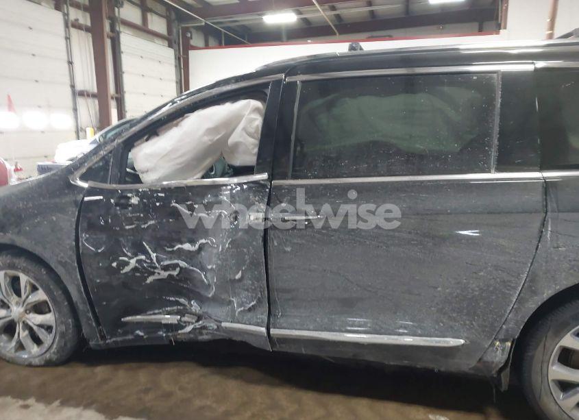 Photo 14 of 2020 Chrysler Pacifica 35TH ANNIVERSARY LIMITED (VIN 2C4RC1GG8LR116211)