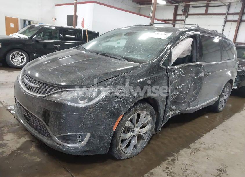 Photo 2 of 2020 Chrysler Pacifica 35TH ANNIVERSARY LIMITED (VIN 2C4RC1GG8LR116211)