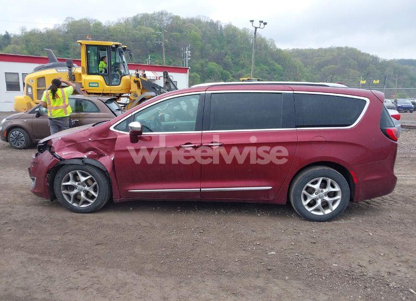 Photo 14 of 2020 Chrysler Pacifica LIMITED (VIN 2C4RC1GG8LR182757)