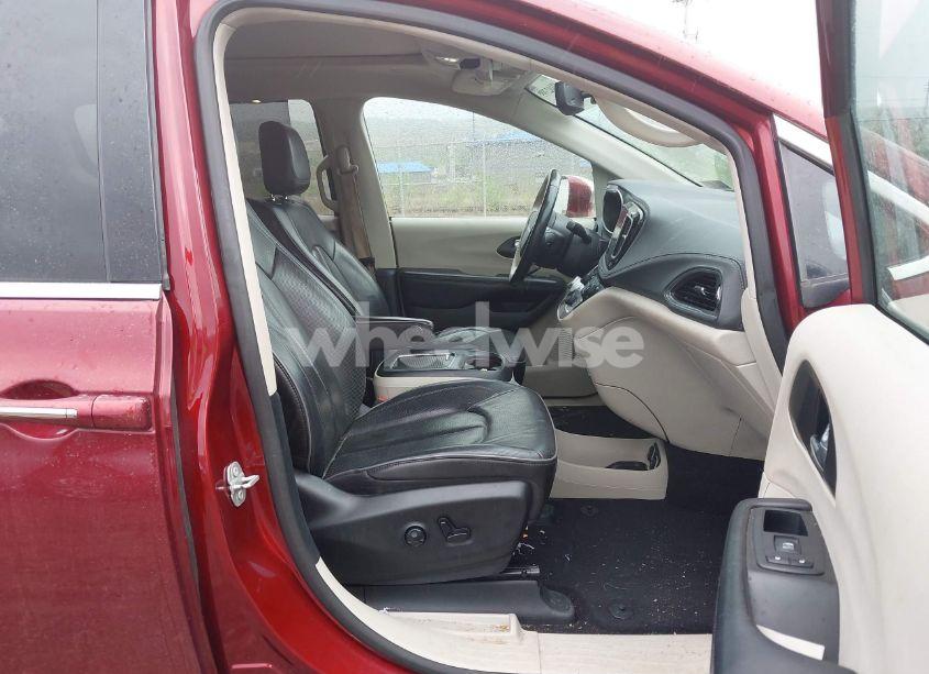 Photo 5 of 2020 Chrysler Pacifica LIMITED (VIN 2C4RC1GG8LR182757)