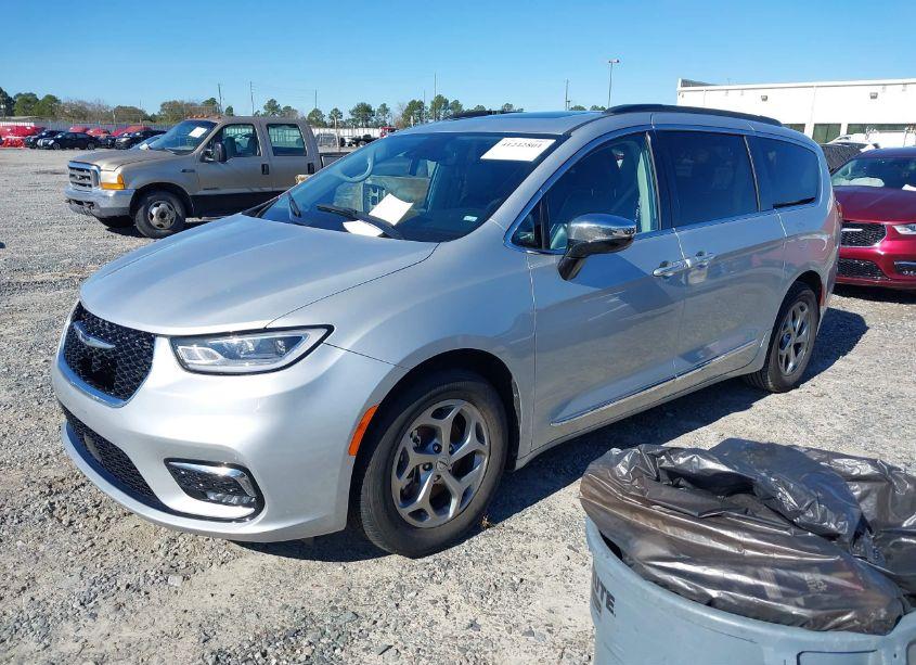 Photo 2 of 2023 Chrysler Pacifica LIMITED (VIN 2C4RC1GG8PR536475)