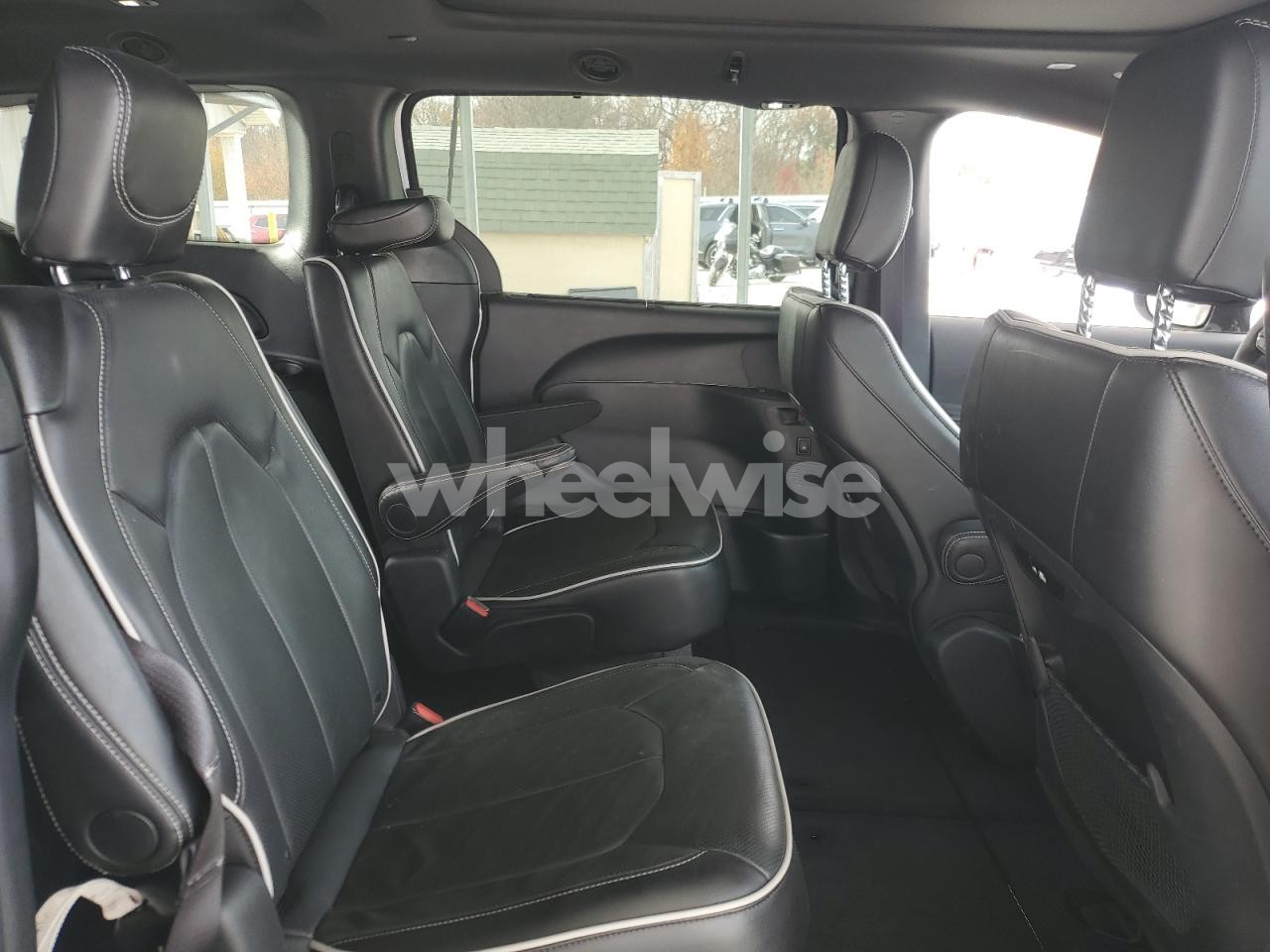 Photo 11 of 2025 CHRYSLER PACIFICA LIMITED (VIN 2C4RC1GG8SR552927)