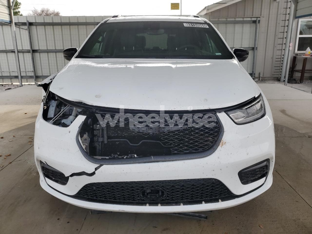 Photo 5 of 2025 CHRYSLER PACIFICA LIMITED (VIN 2C4RC1GG8SR552927)