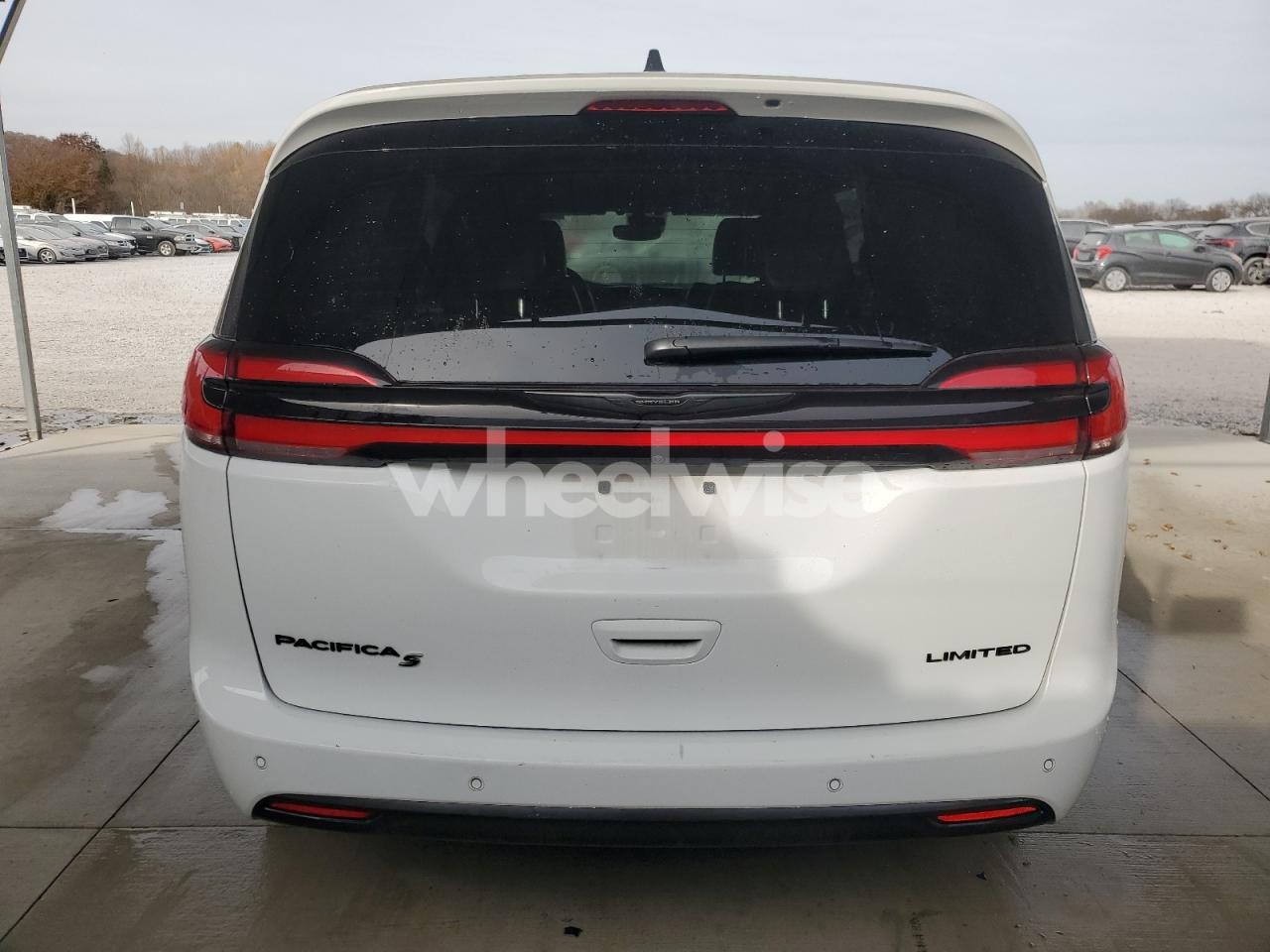 Photo 6 of 2025 CHRYSLER PACIFICA LIMITED (VIN 2C4RC1GG8SR552927)