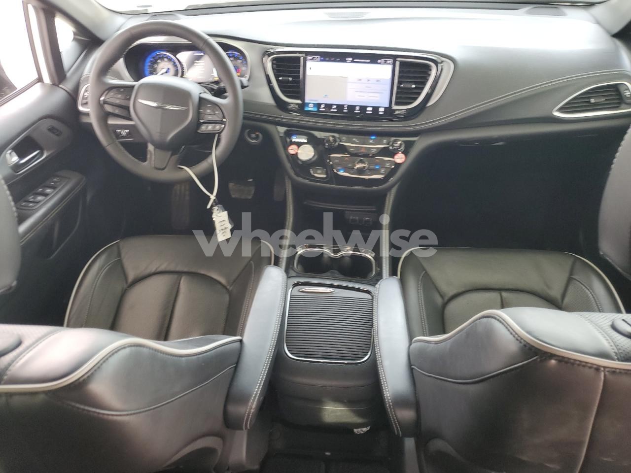 Photo 8 of 2025 CHRYSLER PACIFICA LIMITED (VIN 2C4RC1GG8SR552927)