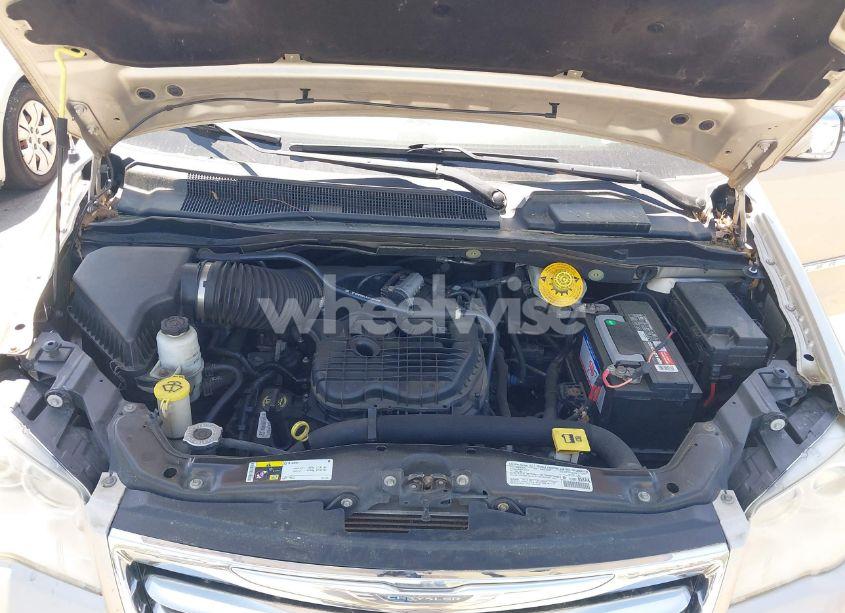 Photo 10 of 2014 Chrysler Town & COUNTRY LIMITED (VIN 2C4RC1GG9ER116219)