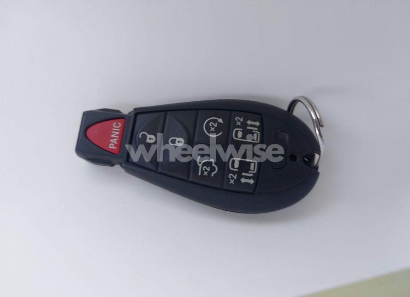 Photo 11 of 2014 Chrysler Town & COUNTRY LIMITED (VIN 2C4RC1GG9ER116219)