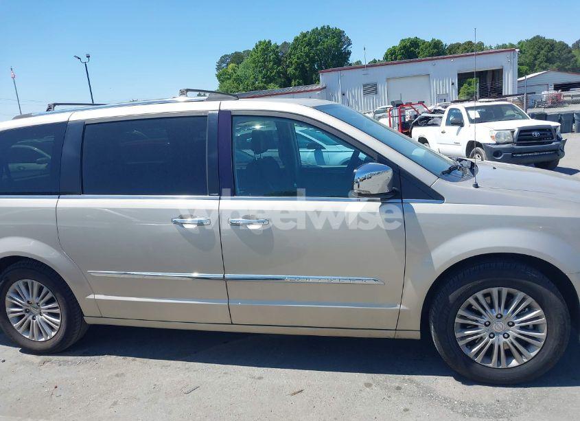 Photo 13 of 2014 Chrysler Town & COUNTRY LIMITED (VIN 2C4RC1GG9ER116219)