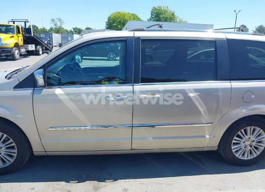 Photo 14 of 2014 Chrysler Town & COUNTRY LIMITED (VIN 2C4RC1GG9ER116219)