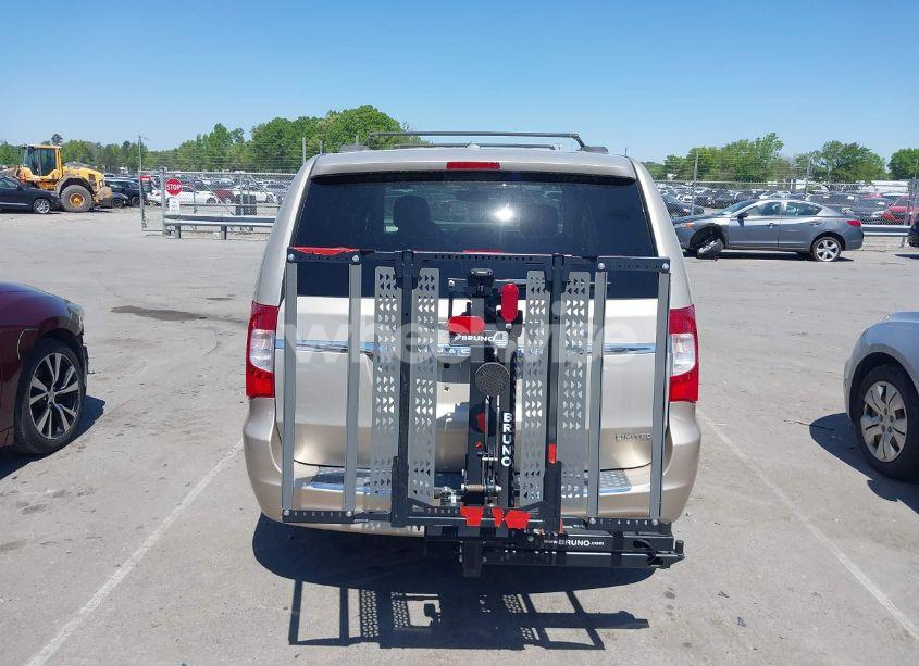 Photo 16 of 2014 Chrysler Town & COUNTRY LIMITED (VIN 2C4RC1GG9ER116219)