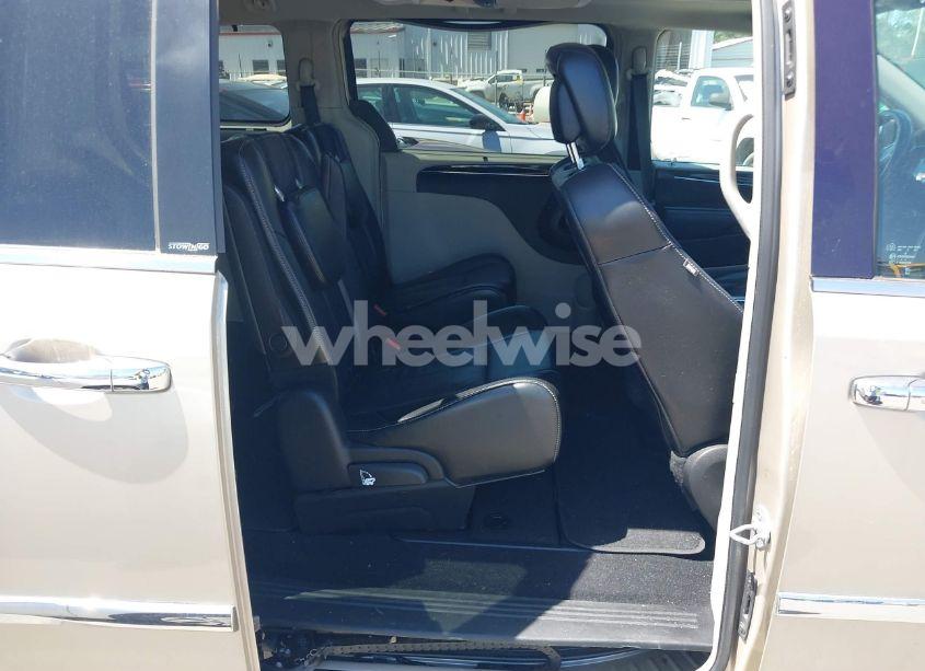 Photo 8 of 2014 Chrysler Town & COUNTRY LIMITED (VIN 2C4RC1GG9ER116219)