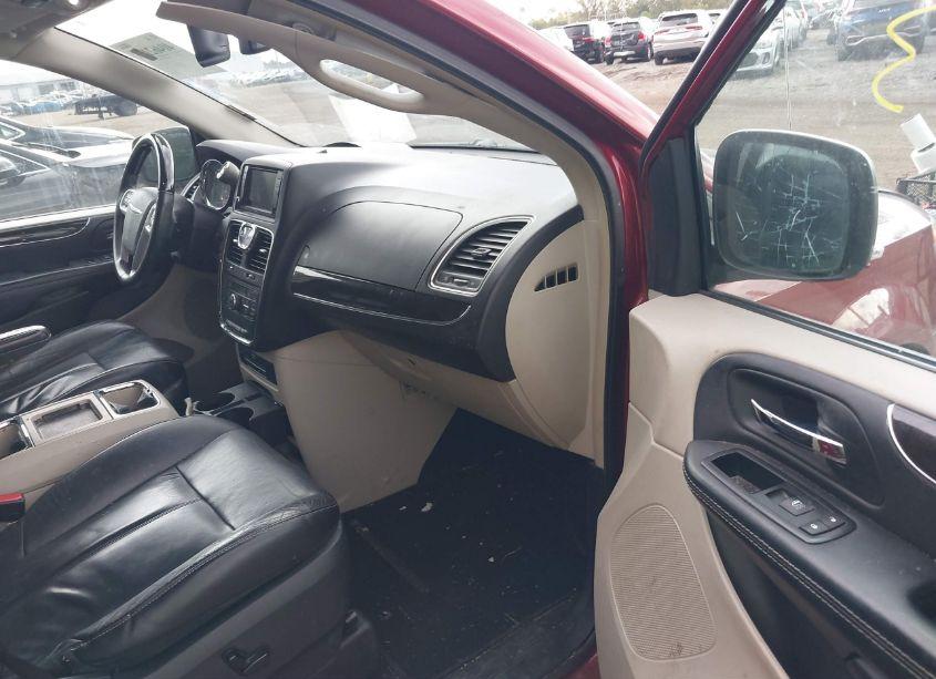 Photo 5 of 2015 Chrysler Town & COUNTRY LIMITED PLATINUM (VIN 2C4RC1GG9FR539755)