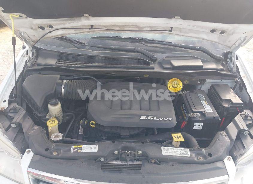 Photo 10 of 2015 Chrysler Town & COUNTRY LIMITED PLATINUM (VIN 2C4RC1GG9FR589748)