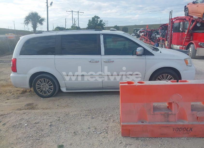 Photo 13 of 2015 Chrysler Town & COUNTRY LIMITED PLATINUM (VIN 2C4RC1GG9FR589748)