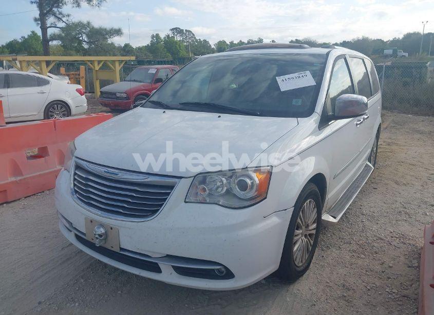 Photo 2 of 2015 Chrysler Town & COUNTRY LIMITED PLATINUM (VIN 2C4RC1GG9FR589748)