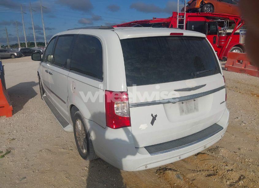 Photo 3 of 2015 Chrysler Town & COUNTRY LIMITED PLATINUM (VIN 2C4RC1GG9FR589748)