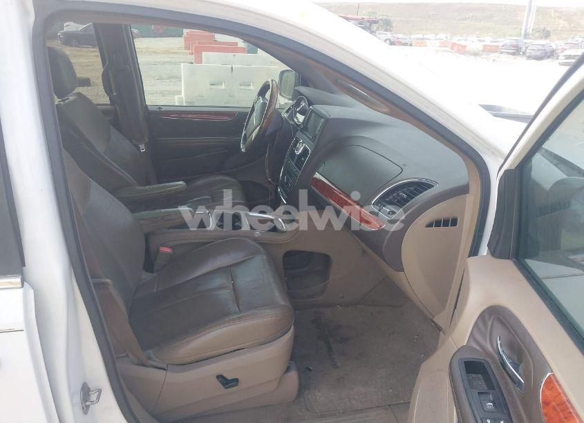 Photo 5 of 2015 Chrysler Town & COUNTRY LIMITED PLATINUM (VIN 2C4RC1GG9FR589748)