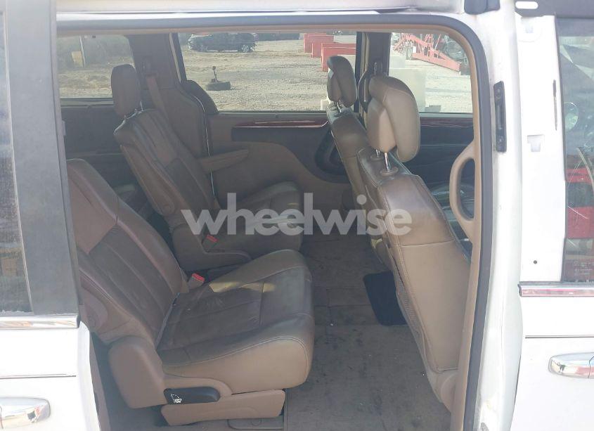 Photo 8 of 2015 Chrysler Town & COUNTRY LIMITED PLATINUM (VIN 2C4RC1GG9FR589748)