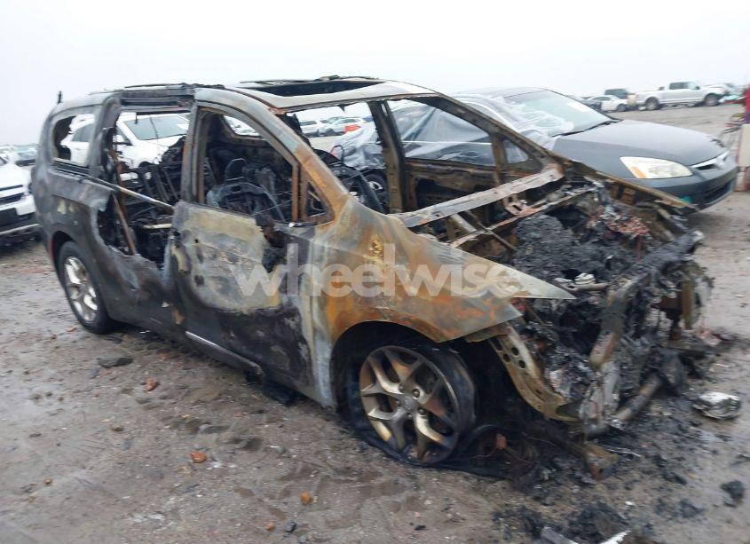 2018 Chrysler Pacifica LIMITED (VIN 2C4RC1GG9JR142779) main photo