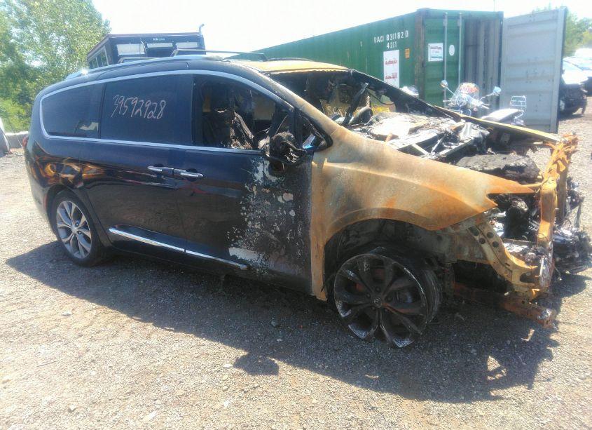 2019 Chrysler Pacifica LIMITED (VIN 2C4RC1GG9KR587525) main photo