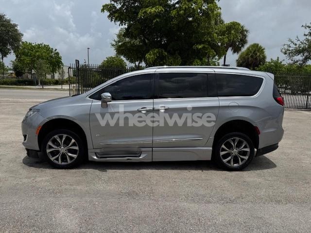 Photo 11 of 2019 CHRYSLER PACIFICA LIMITED (VIN 2C4RC1GG9KR643706)