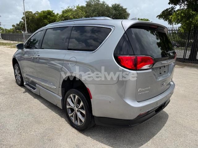 Photo 13 of 2019 CHRYSLER PACIFICA LIMITED (VIN 2C4RC1GG9KR643706)