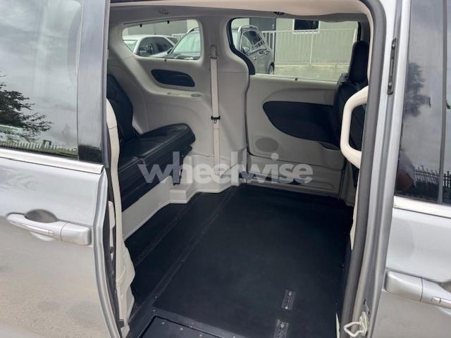 Photo 15 of 2019 CHRYSLER PACIFICA LIMITED (VIN 2C4RC1GG9KR643706)