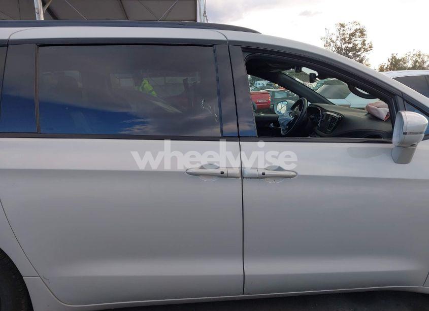 Photo 13 of 2019 Chrysler Pacifica 35TH ANNIVERSARY LIMITED (VIN 2C4RC1GG9KR746155)