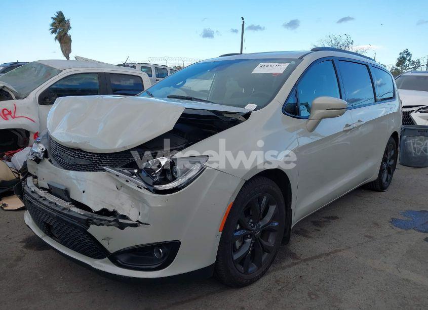 Photo 2 of 2019 Chrysler Pacifica 35TH ANNIVERSARY LIMITED (VIN 2C4RC1GG9KR746155)