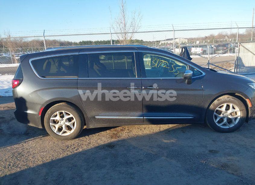 Photo 13 of 2020 Chrysler Pacifica LIMITED (VIN 2C4RC1GG9LR223929)