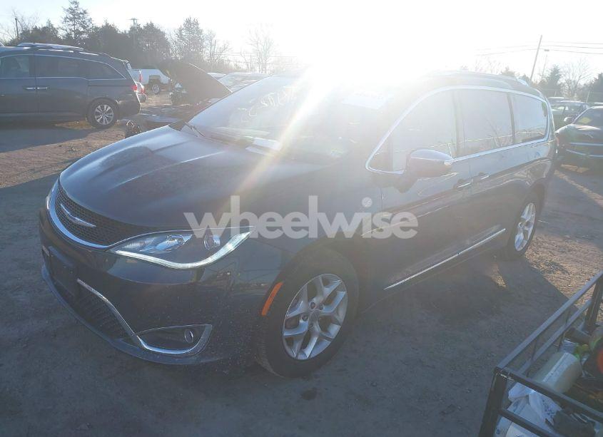 Photo 2 of 2020 Chrysler Pacifica LIMITED (VIN 2C4RC1GG9LR223929)
