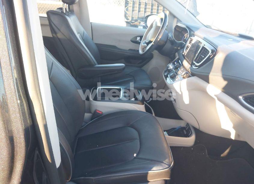 Photo 5 of 2020 Chrysler Pacifica LIMITED (VIN 2C4RC1GG9LR223929)