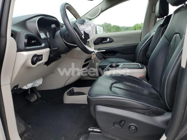Photo 5 of 2020 CHRYSLER PACIFICA LIMITED (VIN 2C4RC1GG9LR229892)