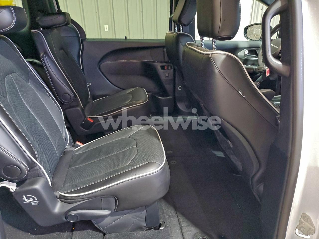 Photo 11 of 2026 CHRYSLER PACIFICA LIMITED (VIN 2C4RC1GG9TR162534)