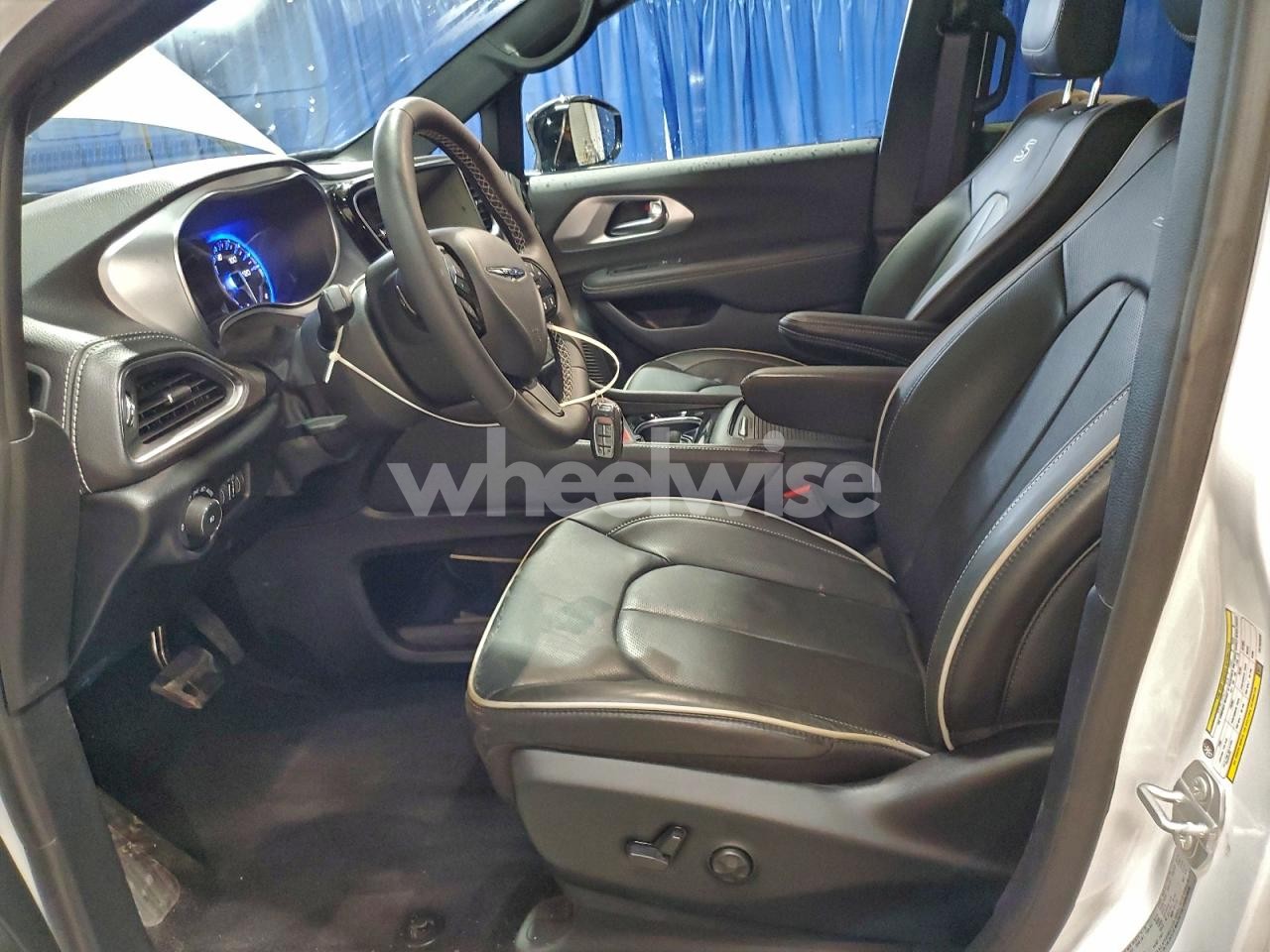 Photo 7 of 2026 CHRYSLER PACIFICA LIMITED (VIN 2C4RC1GG9TR162534)