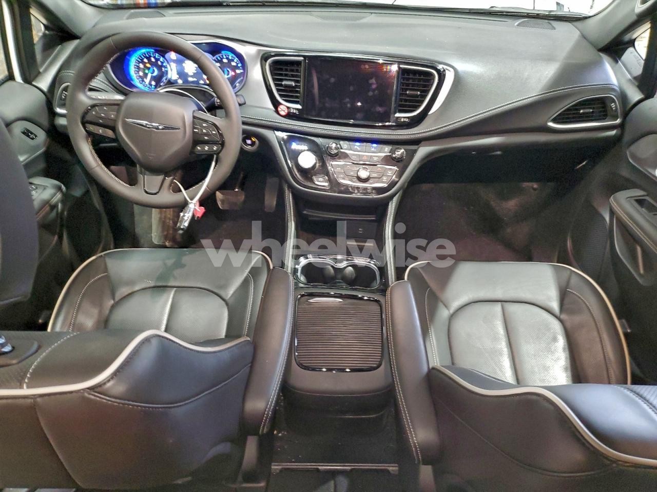 Photo 8 of 2026 CHRYSLER PACIFICA LIMITED (VIN 2C4RC1GG9TR162534)