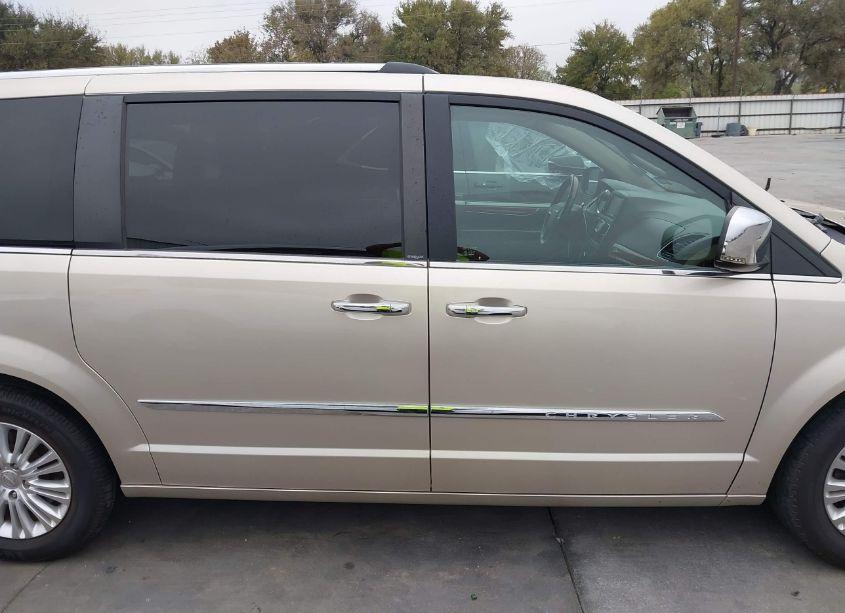 Photo 13 of 2012 Chrysler Town & COUNTRY LIMITED (VIN 2C4RC1GGXCR416204)