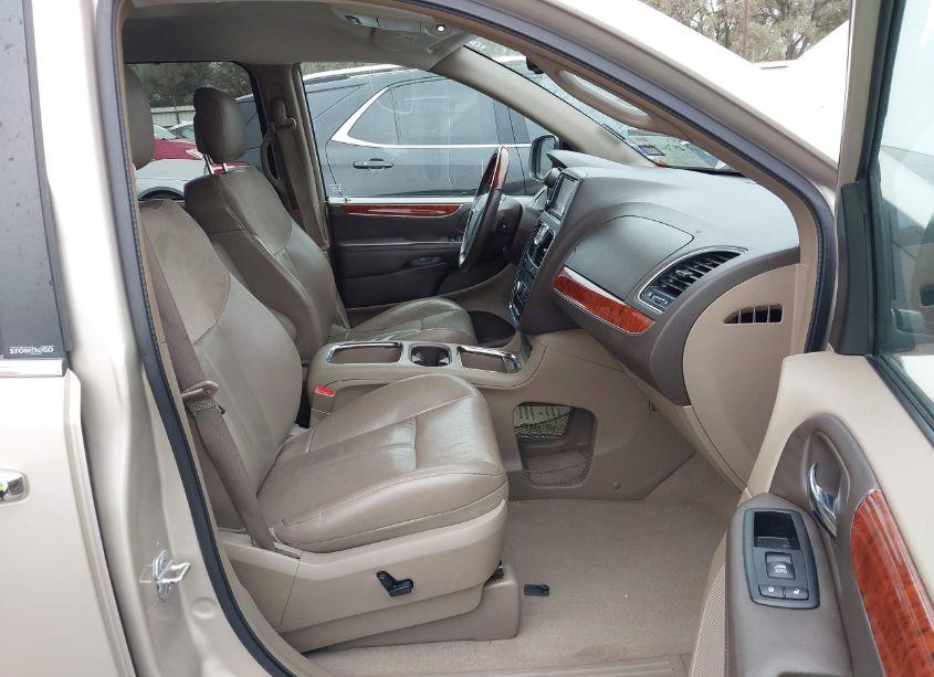 Photo 5 of 2012 Chrysler Town & COUNTRY LIMITED (VIN 2C4RC1GGXCR416204)