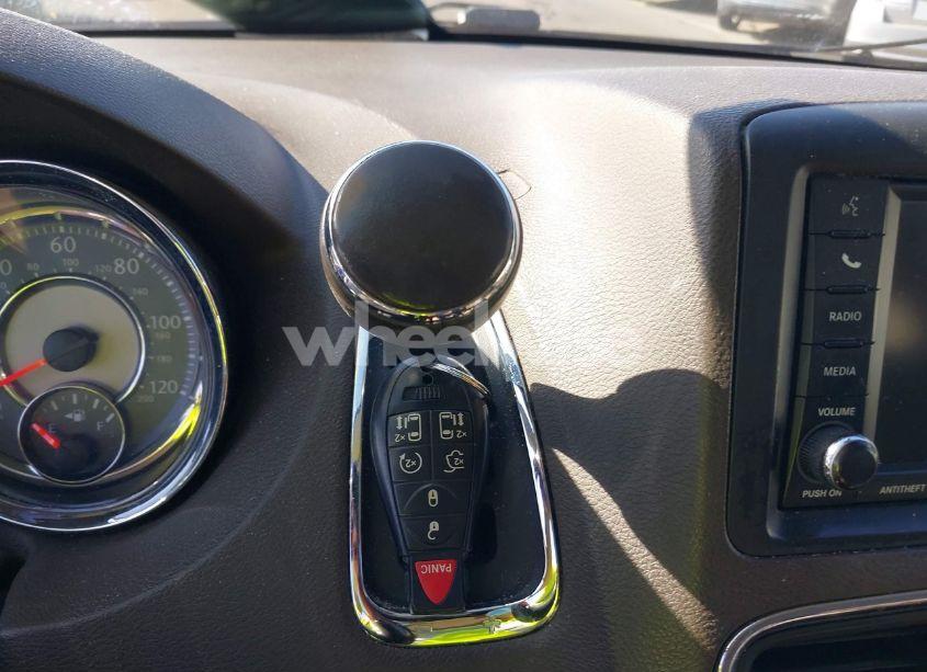 Photo 11 of 2013 Chrysler Town & COUNTRY LIMITED (VIN 2C4RC1GGXDR681609)