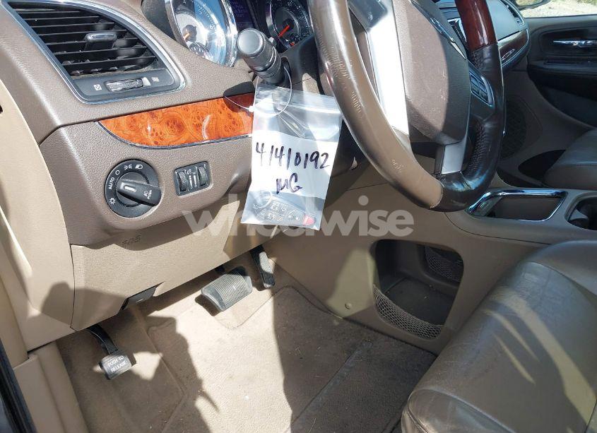 Photo 13 of 2013 Chrysler Town & COUNTRY LIMITED (VIN 2C4RC1GGXDR681609)