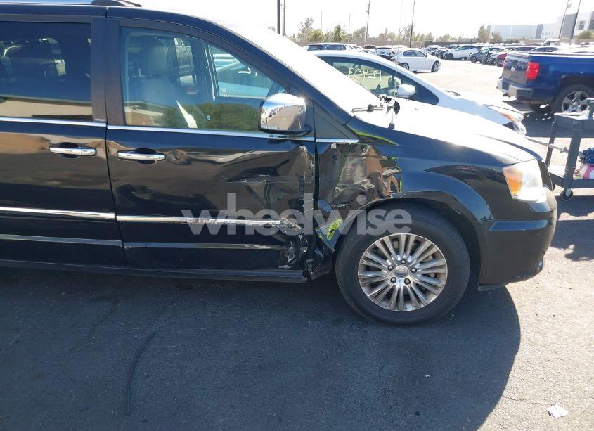 Photo 6 of 2013 Chrysler Town & COUNTRY LIMITED (VIN 2C4RC1GGXDR681609)