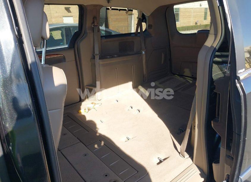 Photo 8 of 2013 Chrysler Town & COUNTRY LIMITED (VIN 2C4RC1GGXDR681609)