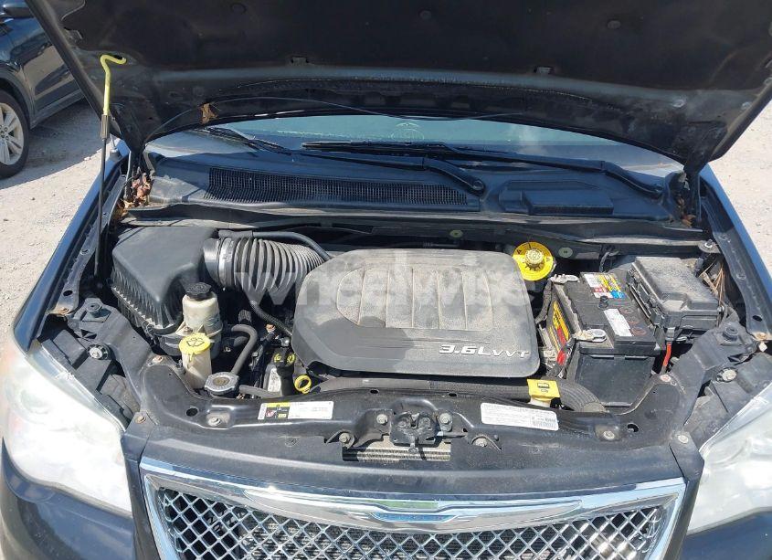 Photo 10 of 2014 Chrysler Town & COUNTRY LIMITED (VIN 2C4RC1GGXER113197)