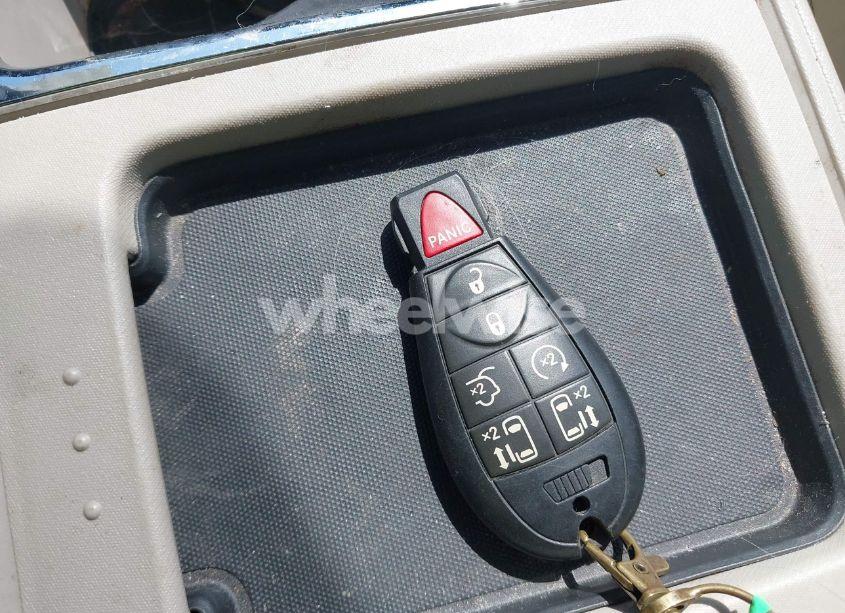 Photo 11 of 2014 Chrysler Town & COUNTRY LIMITED (VIN 2C4RC1GGXER113197)