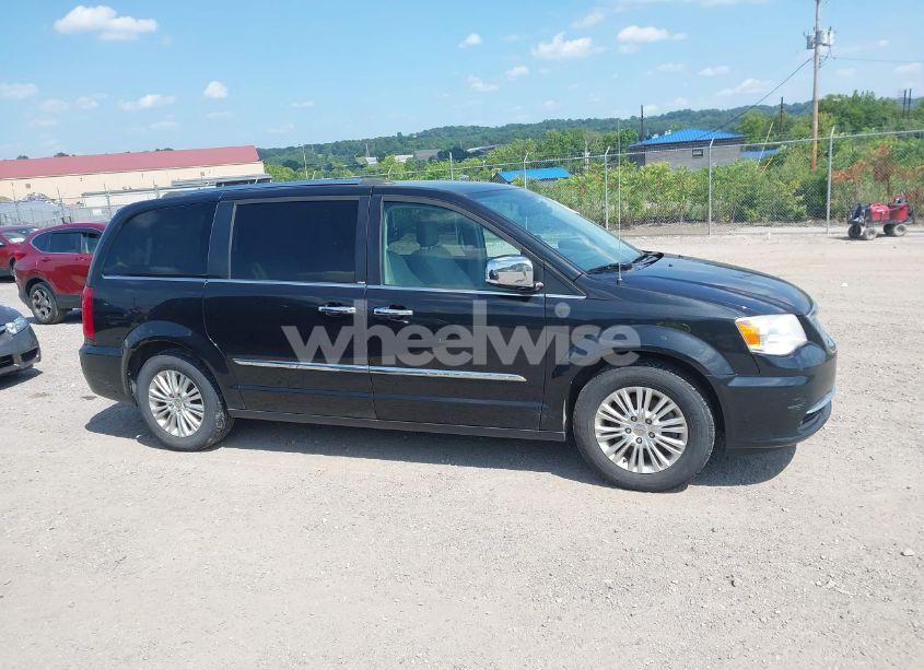 Photo 13 of 2014 Chrysler Town & COUNTRY LIMITED (VIN 2C4RC1GGXER113197)