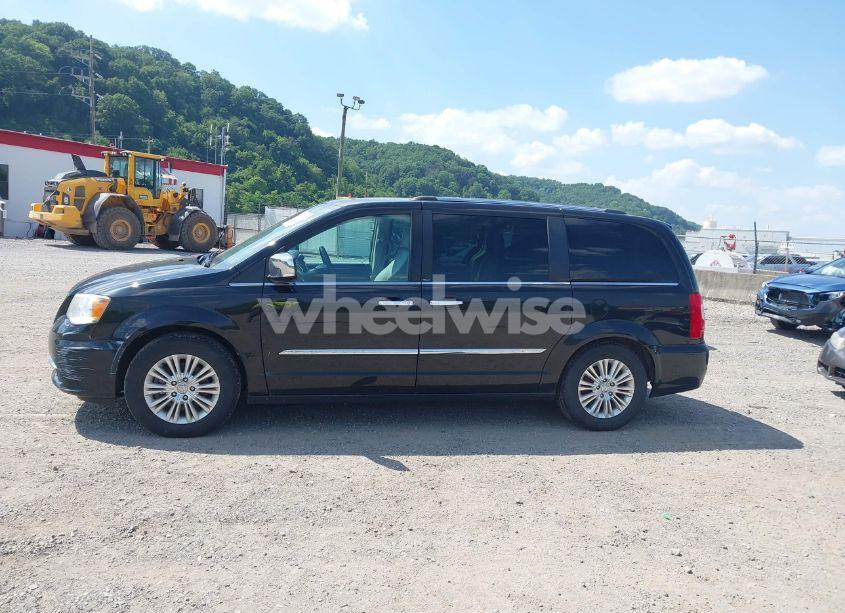 Photo 14 of 2014 Chrysler Town & COUNTRY LIMITED (VIN 2C4RC1GGXER113197)