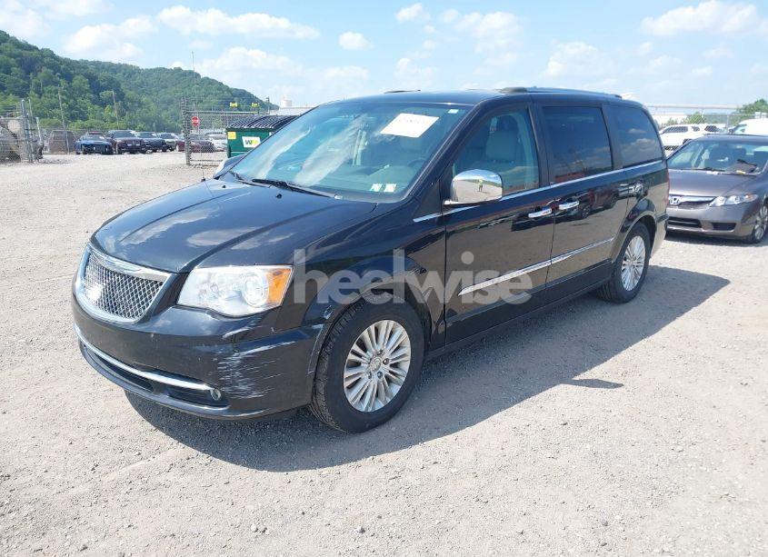 Photo 2 of 2014 Chrysler Town & COUNTRY LIMITED (VIN 2C4RC1GGXER113197)